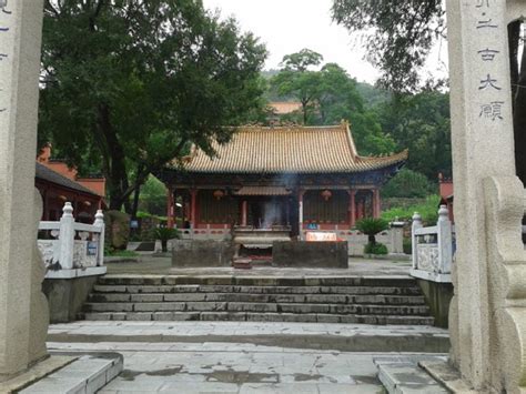 Anshan Fuyuan Temple, Gökyüzüne Dokunan Bir Budizm Merkezi ve Tarihin İzleri!