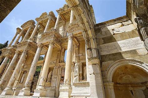 Efes Antik Kenti: Tarih ve Kültürün Yeniden Canlandığı Bir Yolculuk!