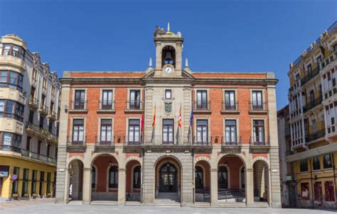  Plaza Mayor! Tarih ve Mimari Harikası İçinde Kaybolun