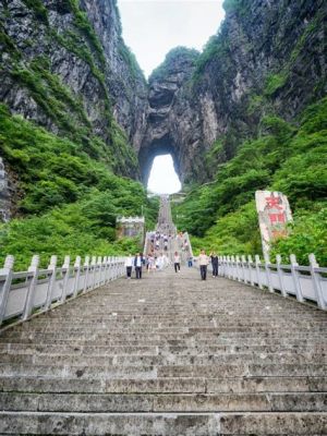  Tianmen Dağındaki Merdivenler: İnanılmaz Bir Doğa Harikası mı, Yoksa Korku Verici Bir Çıkış Noktası mı?