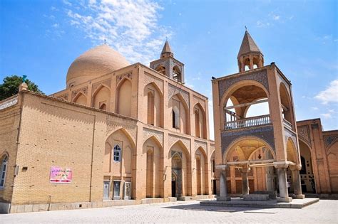  Voyager's Paradise: Discover the Enchanting Vank Cathedral in Isfahan!